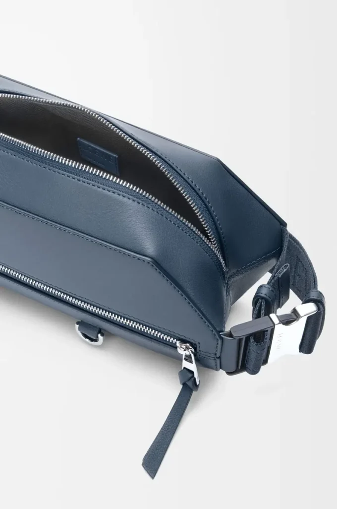 Convertible sling in classic calfskin Indigo Dye Convertible sling in classic calfskin Indigo Dye