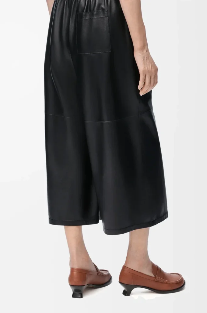 Cropped trousers in nappa lambskin Black Cropped trousers in nappa lambskin Black