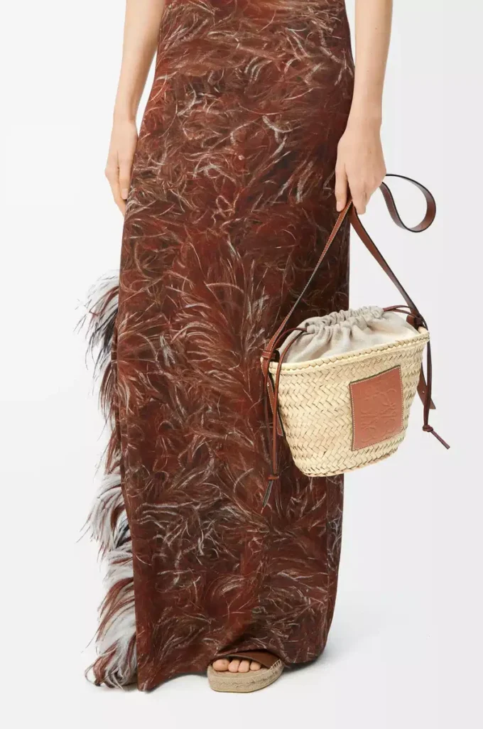 Drawstring bucket in palm leaf and calfskin Natural/Tan Drawstring bucket in palm leaf and calfskin Natural/Tan