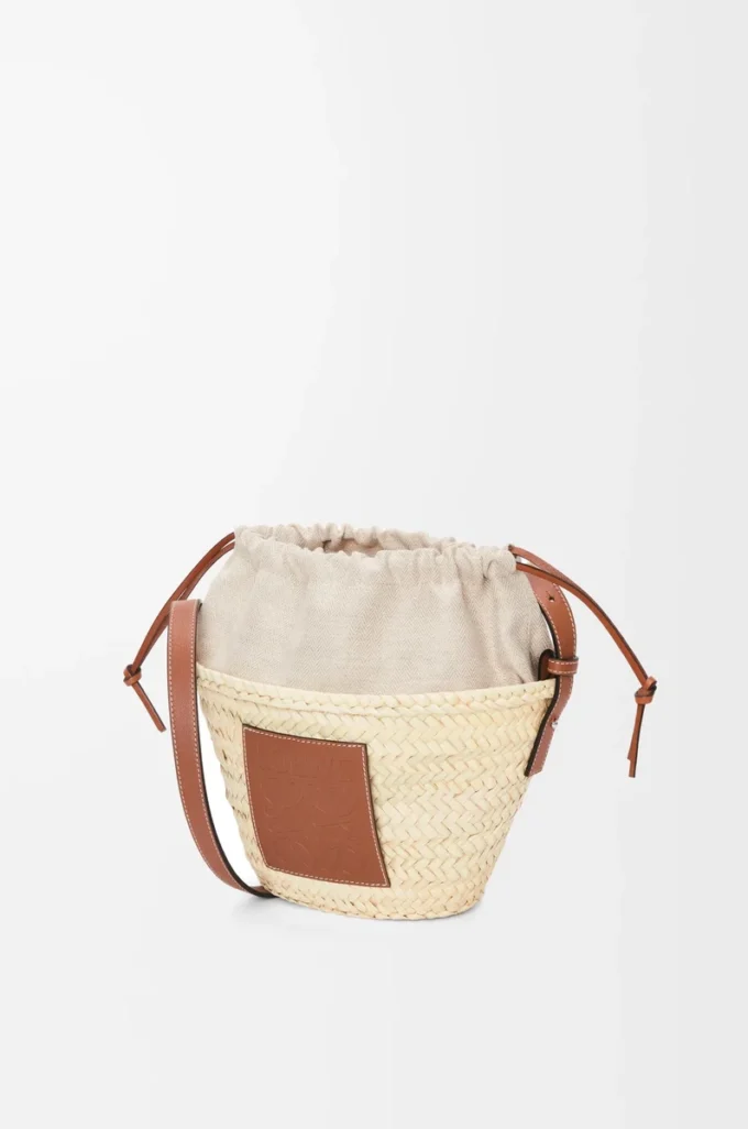 Drawstring bucket in palm leaf and calfskin Natural/Tan Drawstring bucket in palm leaf and calfskin Natural/Tan