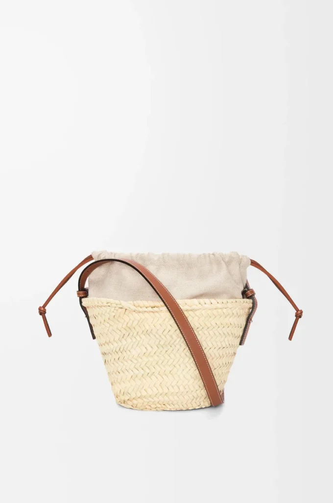 Drawstring bucket in palm leaf and calfskin Natural/Tan Drawstring bucket in palm leaf and calfskin Natural/Tan