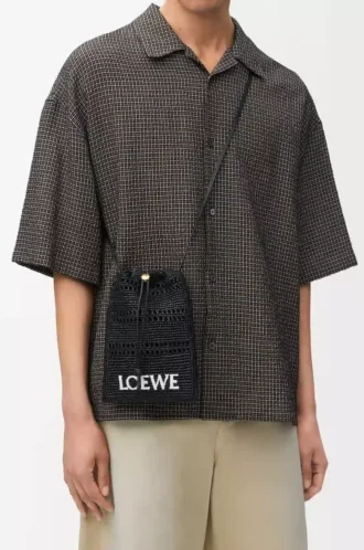 Drawstring pocket in raffia Black