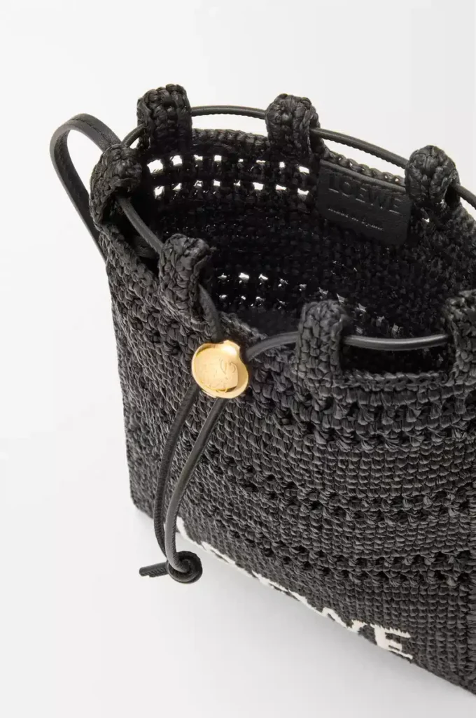 Drawstring pocket in raffia Black Drawstring pocket in raffia Black