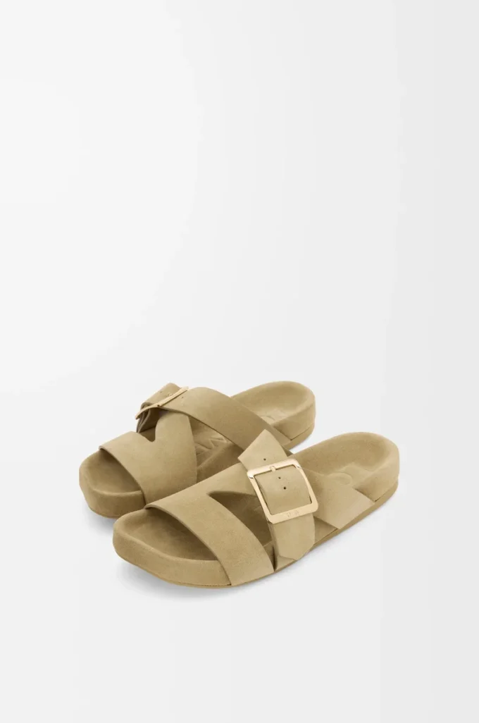 Ease Buckle slide in suede Sahara