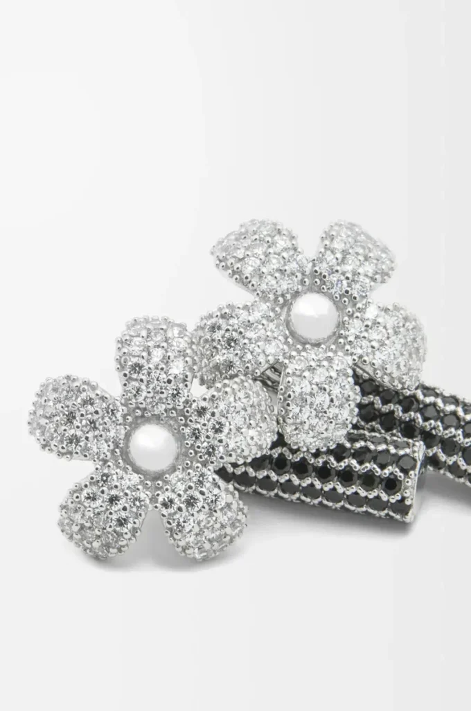 Flor earrings in sterling silver and crystals Silver/Transparent Flor earrings in sterling silver and crystals Silver/Transparent