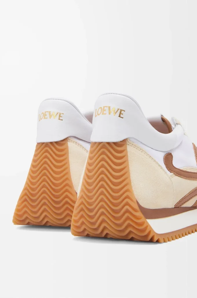 Flow Runner 2.0 in nylon and suede Chocolate/Almost Optic Flow Runner 2.0 in nylon and suede Chocolate/Almost Optic