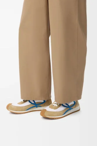 Flow Runner 2.0 in nylon and suede Sand/Blue/White