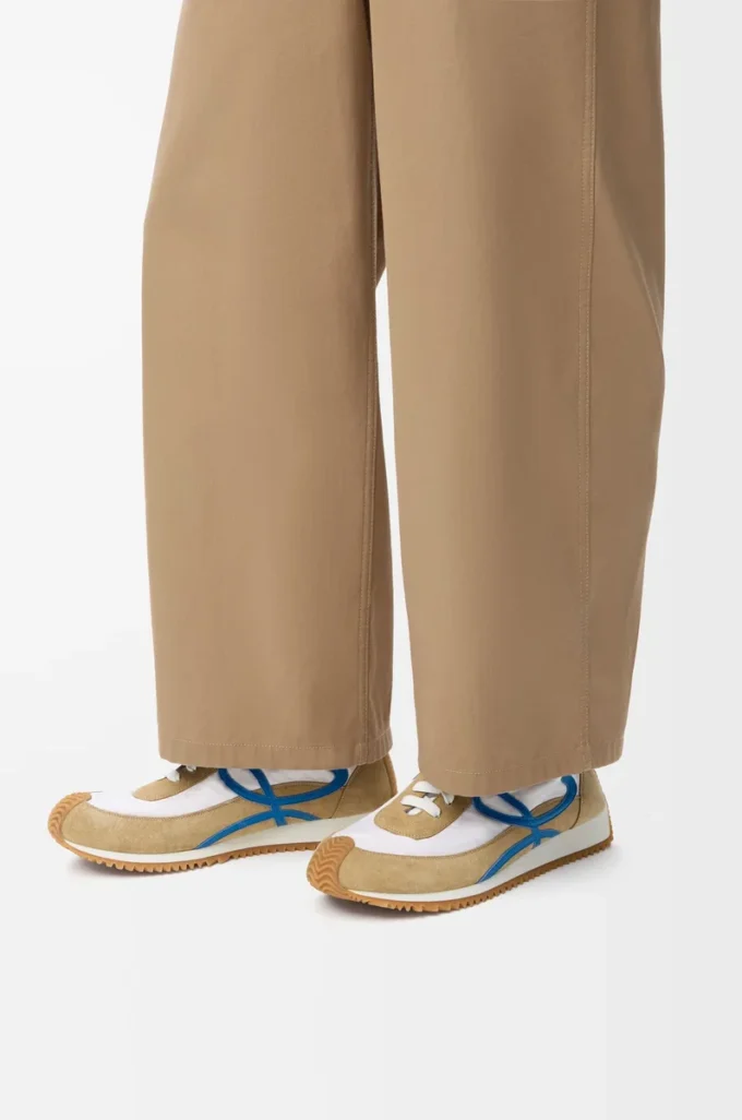 Flow Runner 2.0 in nylon and suede Sand/Blue/White