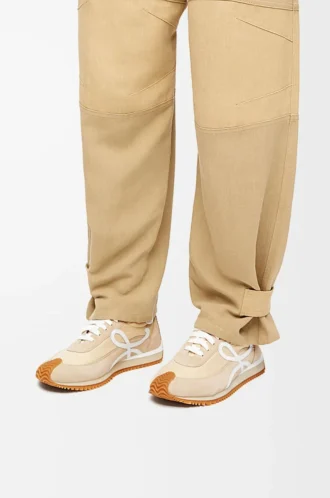 Flow Runner in nylon and suede Light Powder
