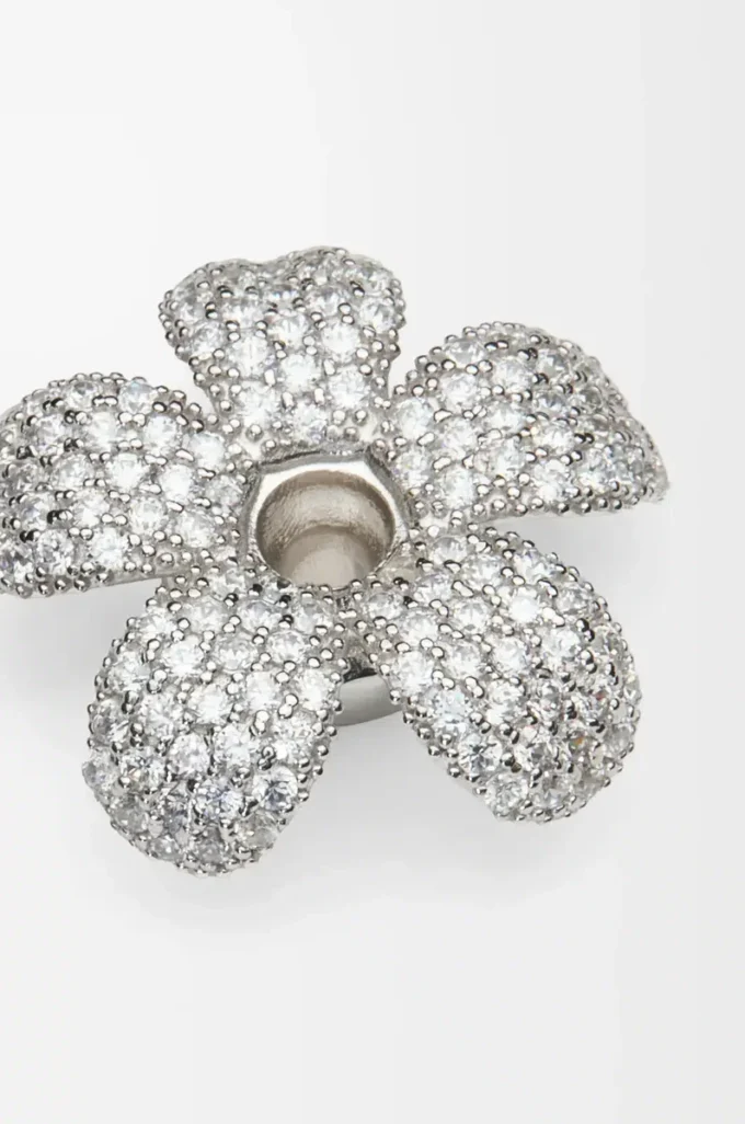 Flower Hat pendant in sterling silver and crystals Silver/White Flower Hat pendant in sterling silver and crystals Silver/White