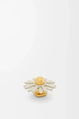 Flower pin in calfskin White Flower pin in calfskin White