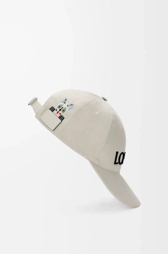 Futurist Cat cap in cotton Soft White/Black Futurist Cat cap in cotton Soft White/Black