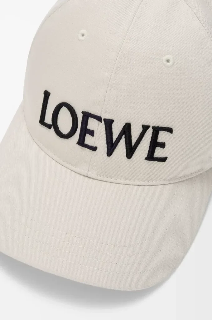 Futurist Cat cap in cotton Soft White/Black Futurist Cat cap in cotton Soft White/Black