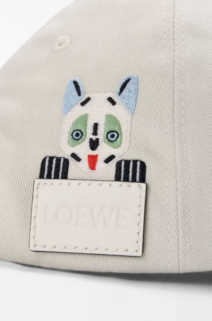 Futurist Cat cap in cotton Soft White/Black Futurist Cat cap in cotton Soft White/Black
