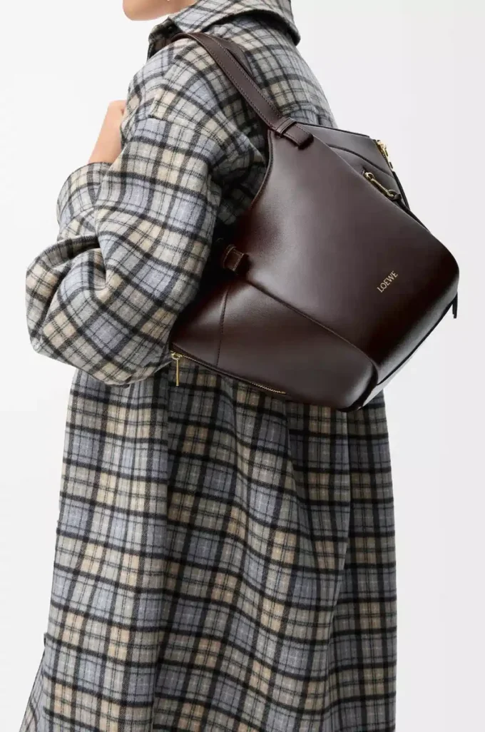 Hammock Flip bag in classic calfskin Dark Chestnut Hammock Flip bag in classic calfskin Dark Chestnut