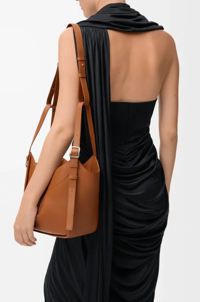 Hammock Flip bag in classic calfskin Squirrel Hammock Flip bag in classic calfskin Squirrel