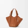 Hammock Flip bag in classic calfskin Squirrel Hammock Flip bag in classic calfskin Squirrel