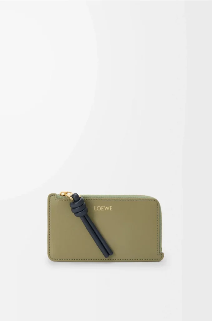 Knot coin cardholder in shiny nappa calfskin Eucalyptus/Deep Navy Knot coin cardholder in shiny nappa calfskin Eucalyptus/Deep Navy