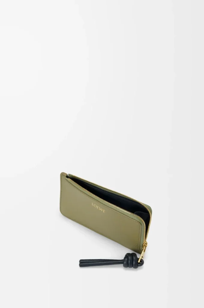 Knot coin cardholder in shiny nappa calfskin Eucalyptus/Deep Navy Knot coin cardholder in shiny nappa calfskin Eucalyptus/Deep Navy