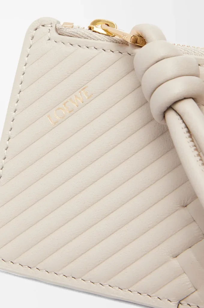 Knot coin cardholder in shiny nappa calfskin Light Oat