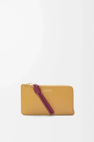 Knot coin cardholder in shiny nappa calfskin Sahara/Crimson