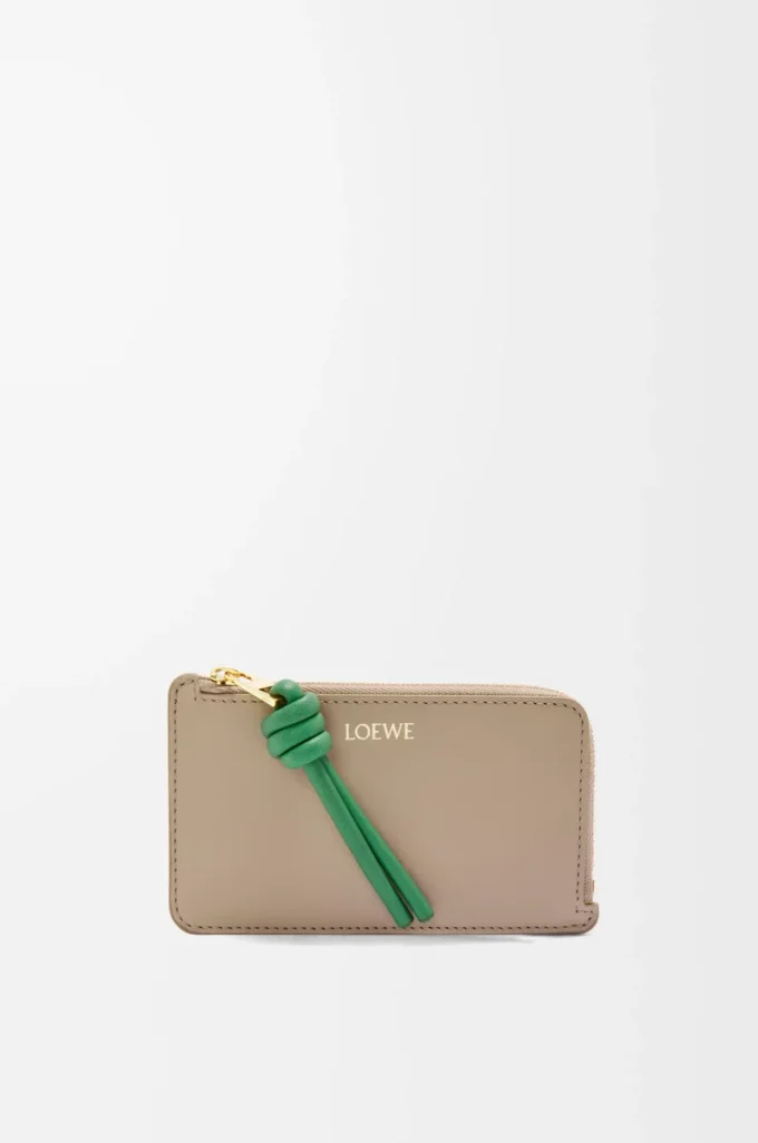 Knot coin cardholder in shiny nappa calfskin Sand/Tropical Green Knot coin cardholder in shiny nappa calfskin Sand/Tropical Green
