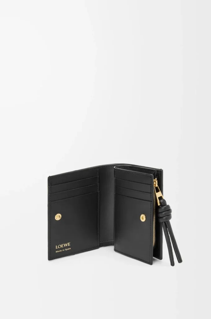 Knot compact wallet in eel Black