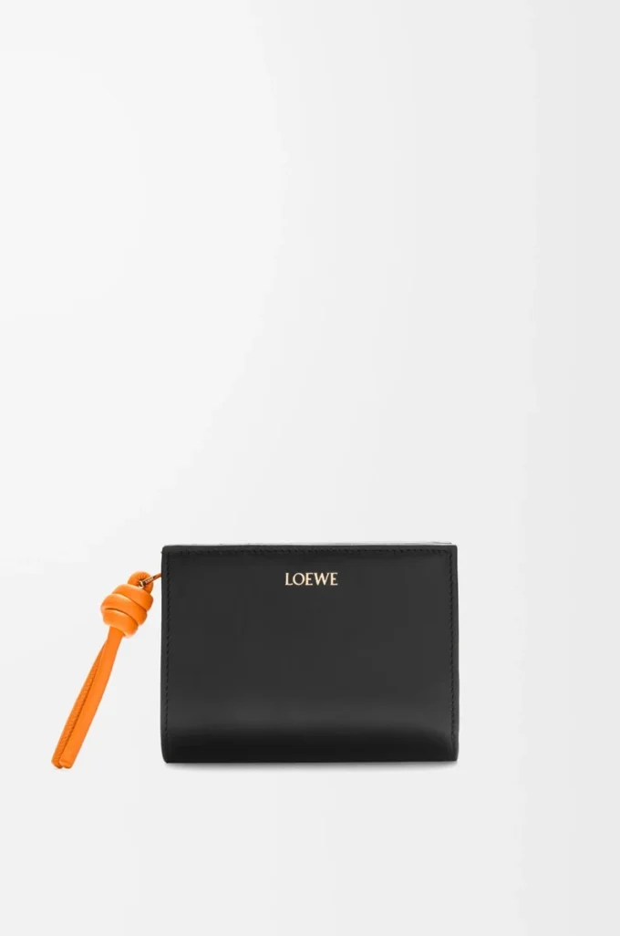 Knot compact wallet in shiny nappa calfskin Black/Bright Orange Knot compact wallet in shiny nappa calfskin Black/Bright Orange