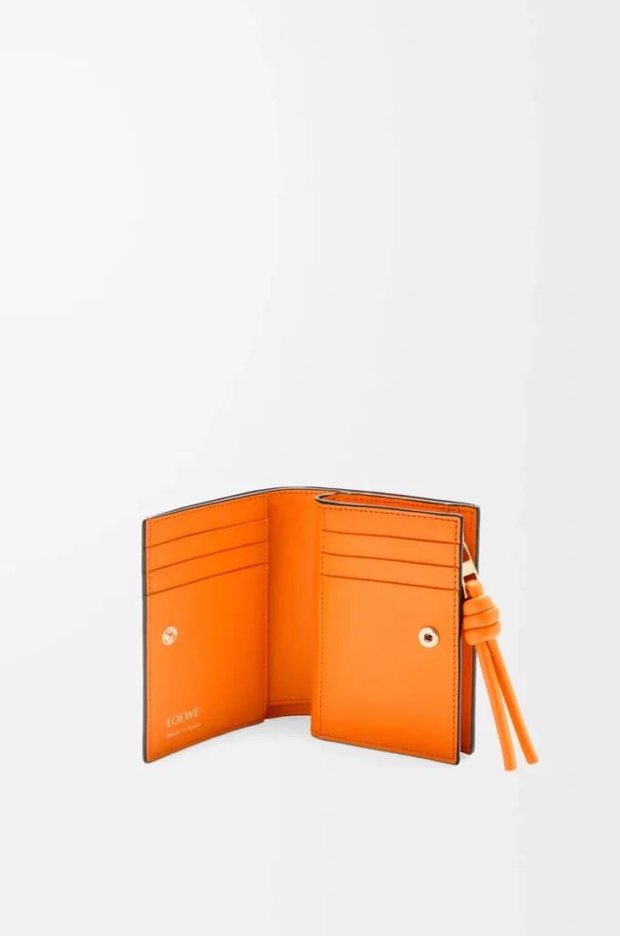 Knot compact wallet in shiny nappa calfskin Black/Bright Orange Knot compact wallet in shiny nappa calfskin Black/Bright Orange