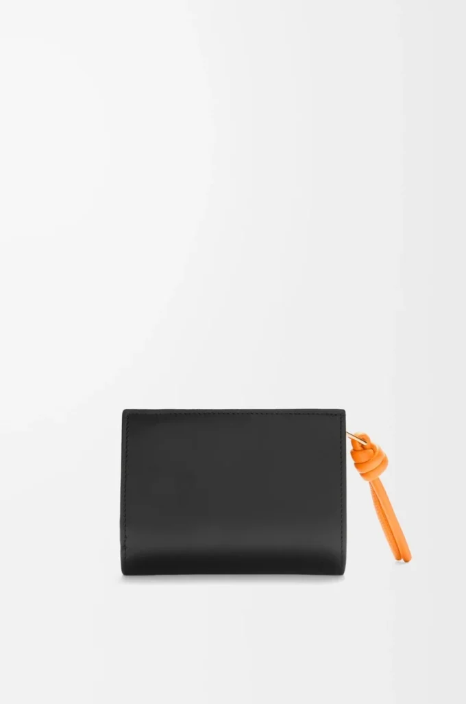 Knot compact wallet in shiny nappa calfskin Black/Bright Orange Knot compact wallet in shiny nappa calfskin Black/Bright Orange