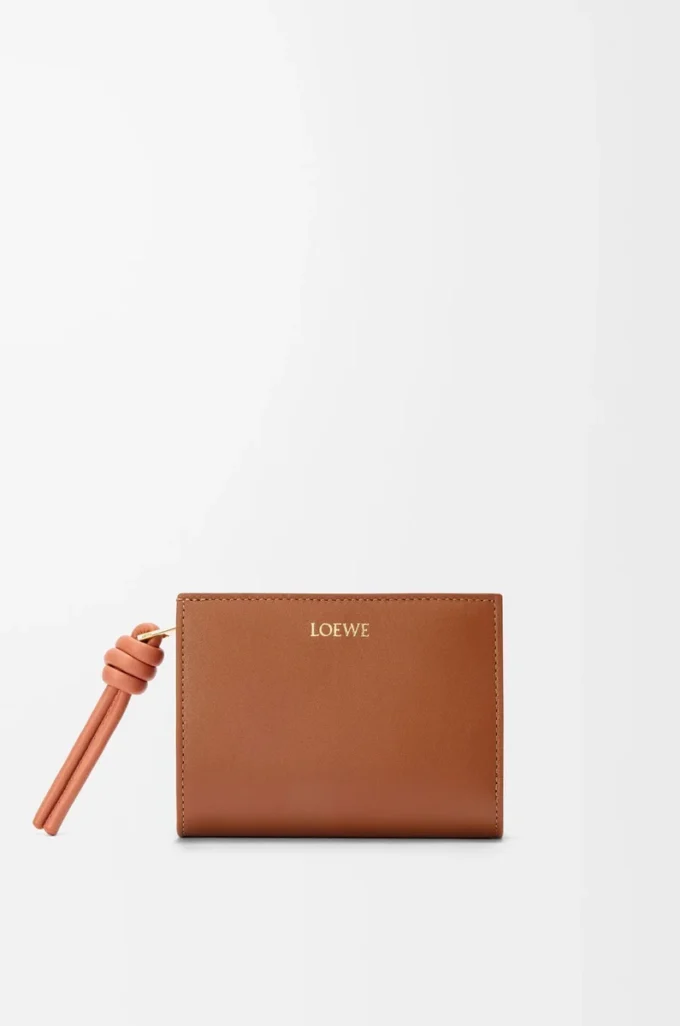 Knot compact wallet in shiny nappa calfskin Tan/Papaya Knot compact wallet in shiny nappa calfskin Tan/Papaya