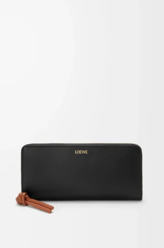 Knot zip around wallet in shiny nappa calfskin Black/Squirrel