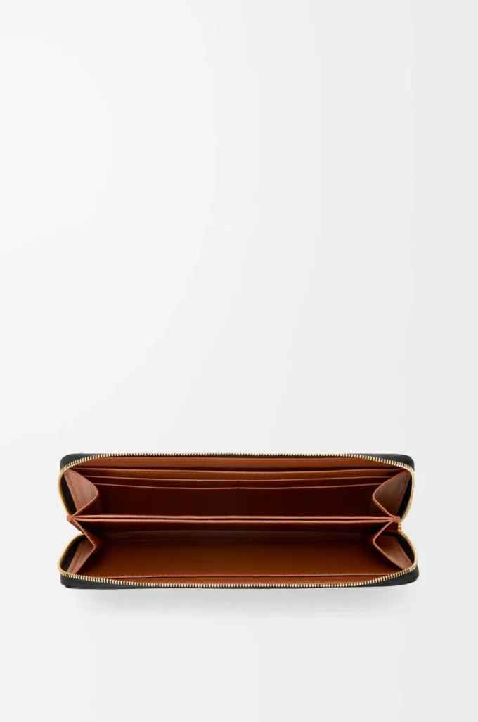 Knot zip around wallet in shiny nappa calfskin Black/Squirrel