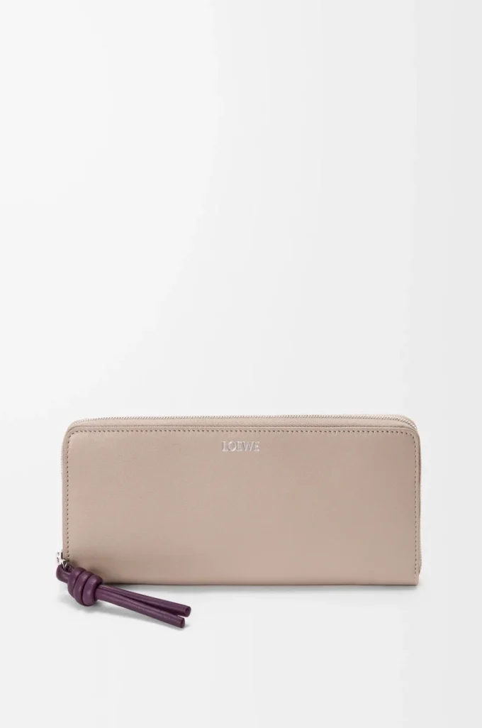 Knot zip around wallet in shiny nappa calfskin Clay/Plum