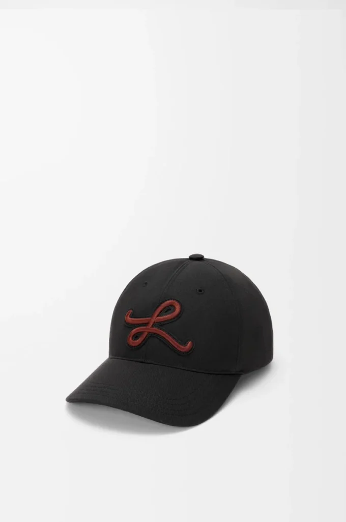 L patch cap in cotton Black L patch cap in cotton Black
