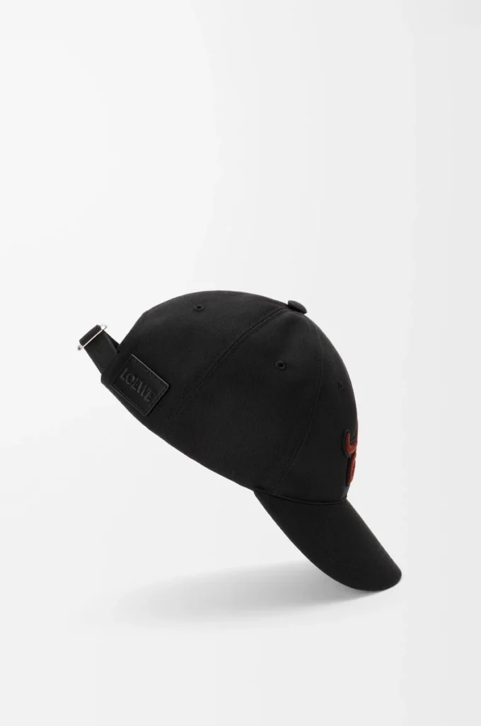 L patch cap in cotton Black L patch cap in cotton Black