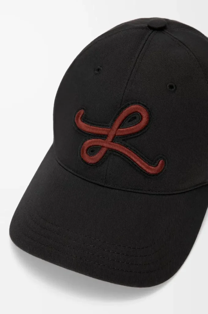 L patch cap in cotton Black L patch cap in cotton Black