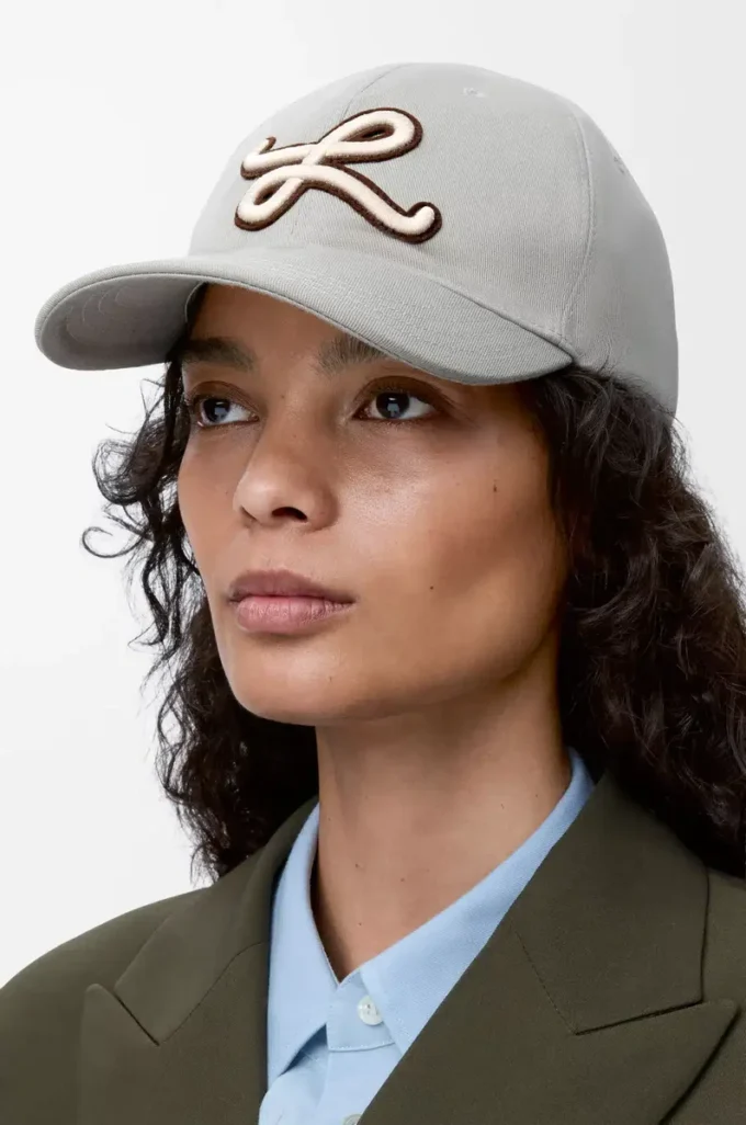 L patch cap in cotton Shell Grey L patch cap in cotton Shell Grey