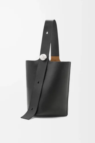 Large Pebble bucket in supple grained calfskin Black