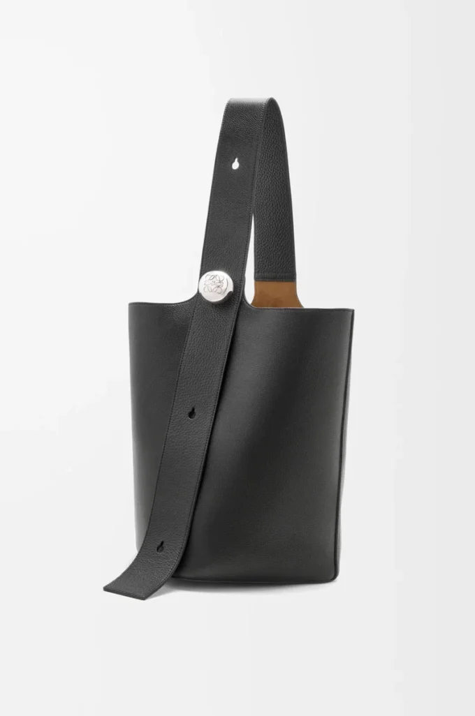 Large Pebble bucket in supple grained calfskin Black Large Pebble bucket in supple grained calfskin Black