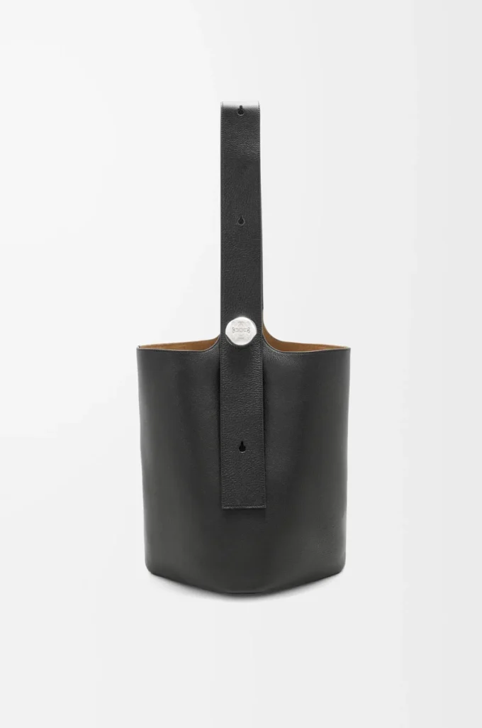 Large Pebble bucket in supple grained calfskin Black Large Pebble bucket in supple grained calfskin Black
