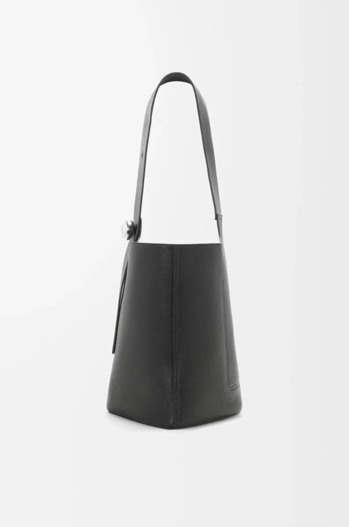 Large Pebble bucket in supple grained calfskin Black Large Pebble bucket in supple grained calfskin Black