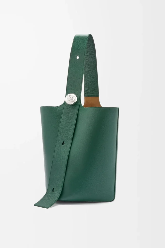 Large Pebble bucket in supple grained calfskin Evergreen Large Pebble bucket in supple grained calfskin Evergreen