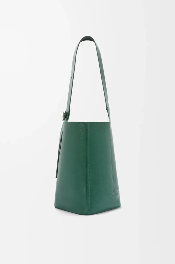 Large Pebble bucket in supple grained calfskin Evergreen Large Pebble bucket in supple grained calfskin Evergreen