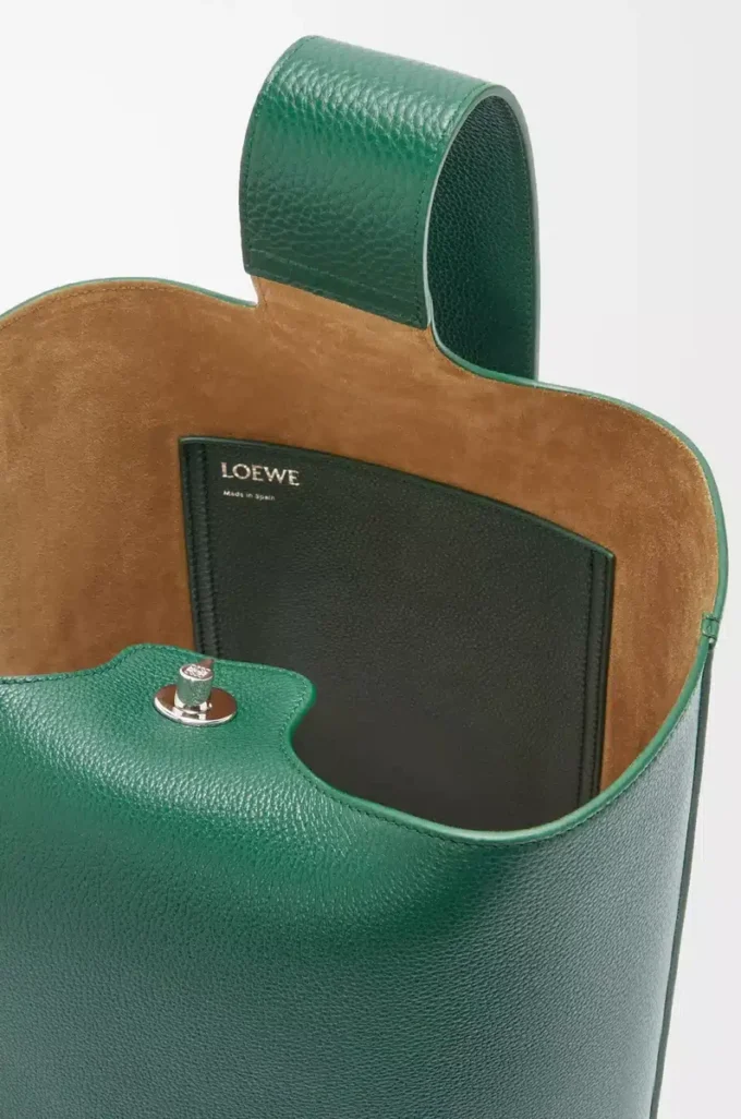 Large Pebble bucket in supple grained calfskin Evergreen Large Pebble bucket in supple grained calfskin Evergreen