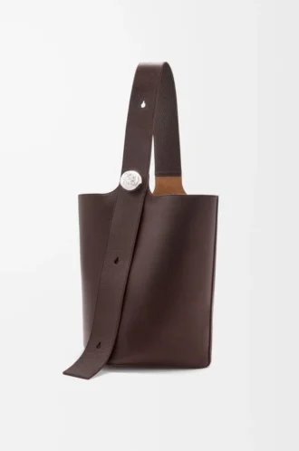Large Pebble bucket in supple grained calfskin Oxblood