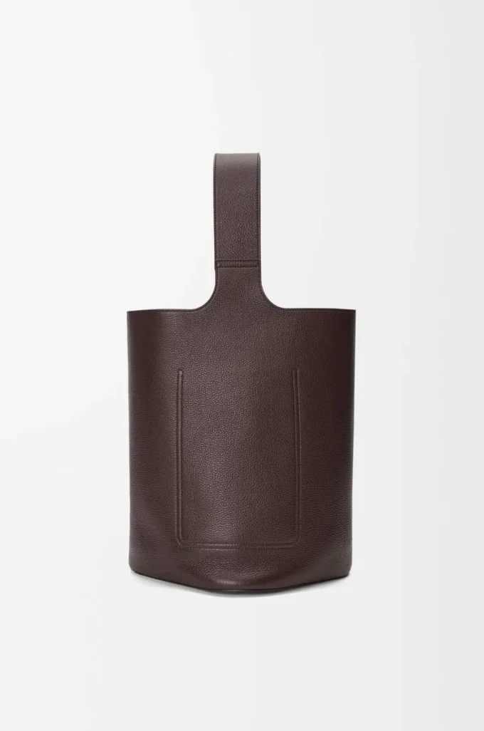 Large Pebble bucket in supple grained calfskin Oxblood Large Pebble bucket in supple grained calfskin Oxblood