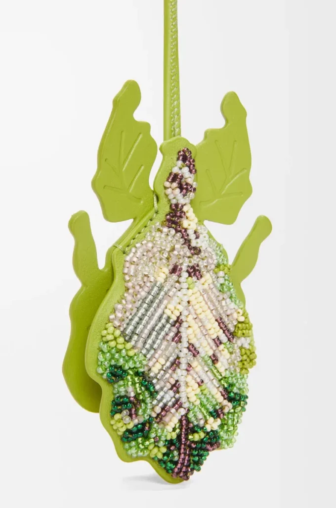 Leaf insect keyfob charm in beaded leather Meadow Green Leaf insect keyfob charm in beaded leather Meadow Green
