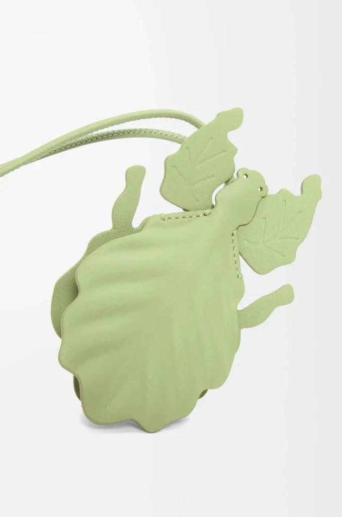 Leaf insect keyfob charm in classic calfskin Light Pear Leaf insect keyfob charm in classic calfskin Light Pear