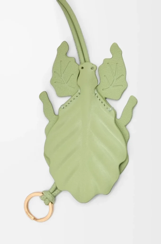 Leaf insect keyfob charm in classic calfskin Light Pear Leaf insect keyfob charm in classic calfskin Light Pear